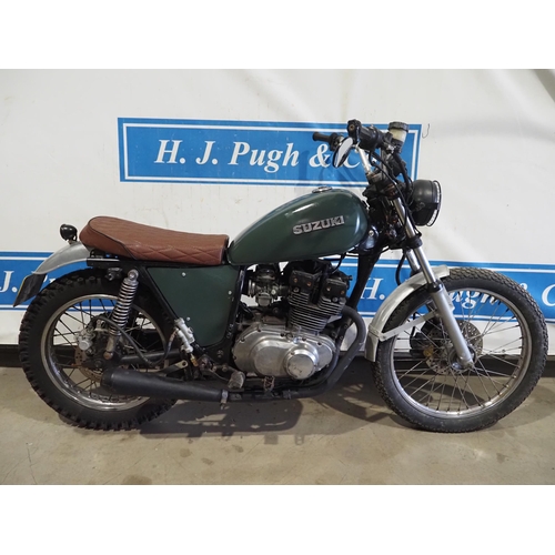 1046 - Suzuki G250 motorcycle. 1980. 249cc.
Frame No. 706371
Engine No. 119997
Reg. GWO 235W. V5