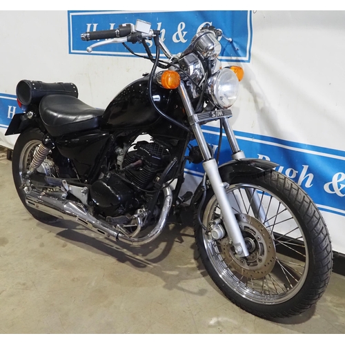 1047 - SYM Husky motorcycle. 124cc. 2000. 
Runs. 
Reg. W796 MUD. Keys.