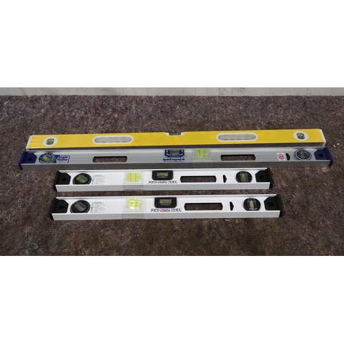 668 - 4 Spirit levels, 3ft and 2ft