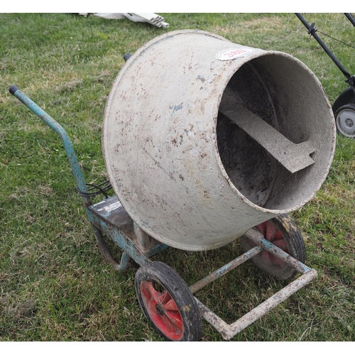 380 - Cement mixer and transformer