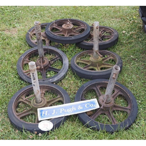 39 - Cast iron and rubber wheels - 7