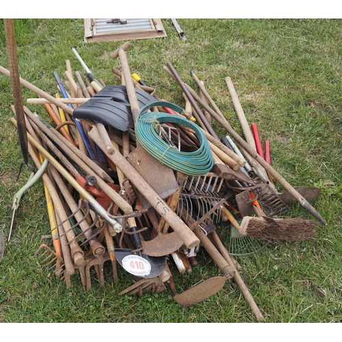 410 - Large quantity of garden tools