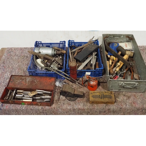 290 - Chisels, hammers, Record vice, spanners etc.