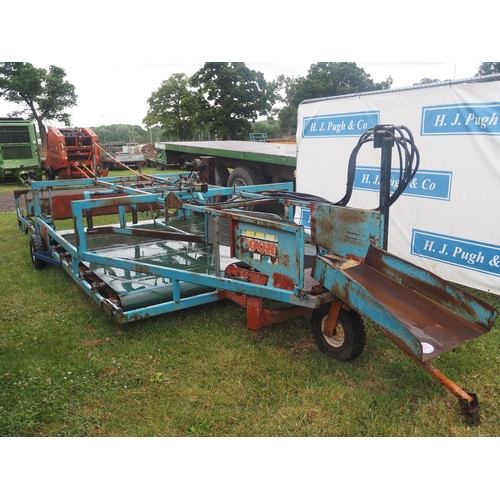 1565 - Cook hydraulic bale collector