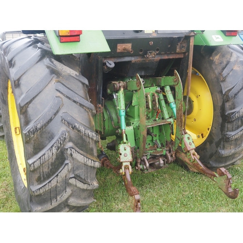 1581 - John Deere 3050 4wd tractor. Fork linkage, high lift arms. Key in office