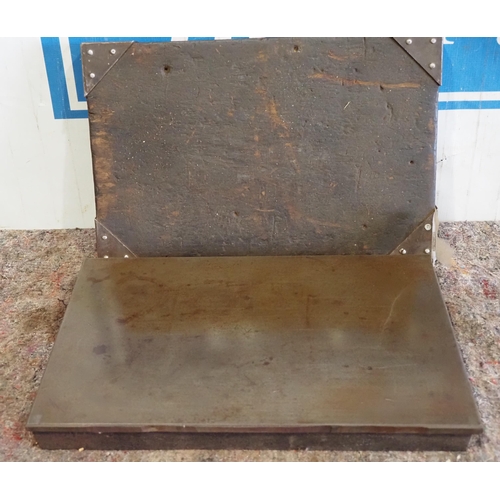 415 - Surface plate 17x11