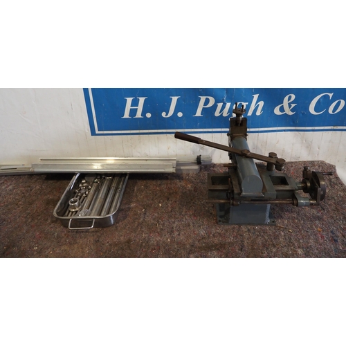 431 - Hand sharpening machine and metal off cuts