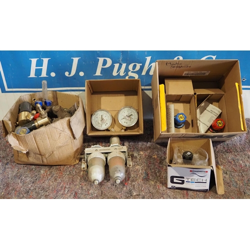 468 - Assorted oxyacetylene gas regulators and gauges