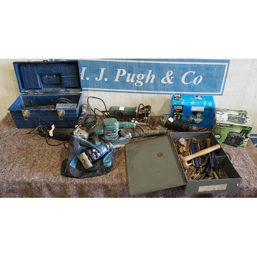 593 - Assorted power tools to include Bosch sander, biscuit jointer and hand tools