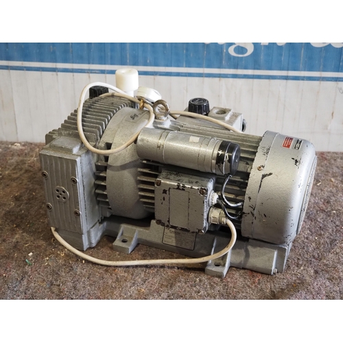 605 - Rietschle 240v vacuum pump