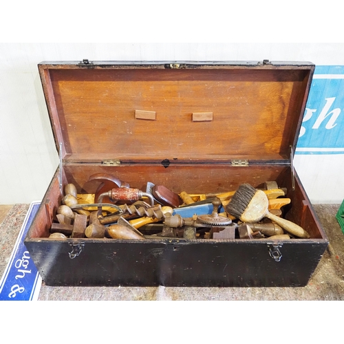 622 - Wooden chest and contents of tools