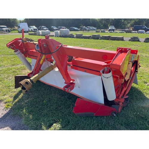 1920 - Kuhn KMD602F front mounted mower. Off farm in working order