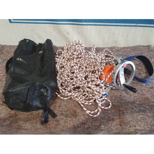 442 - Soll AG10 descender device with rope and bag, new