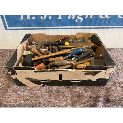 620A - Box of various tools