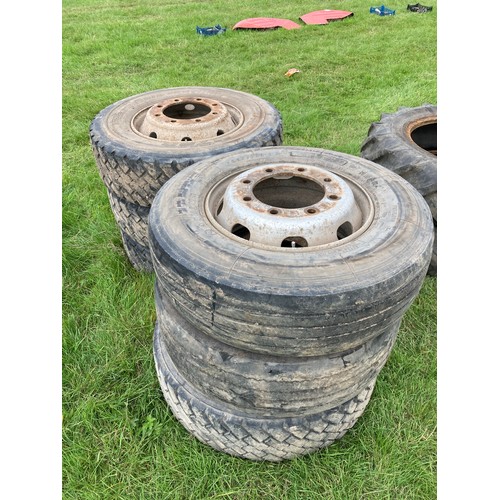 325 - Lorry wheel and tyres 285 x 19.5 - 6