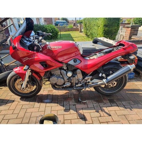 872 - Triumph Sprint motorcycle. 1995. 900cc
Runs and rides, MOT until 02/05/24, showing 18k miles, recent... 