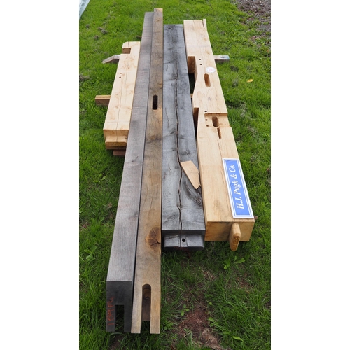 1034 - Machined oak beams, average 2.9m - 4 + 1 other