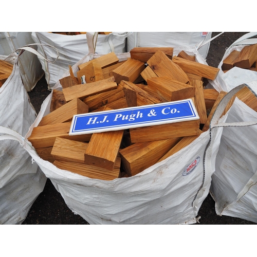 1052 - Bag of split oak offcuts