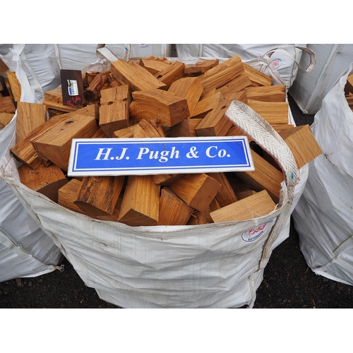 1053 - Bag of split oak offcuts