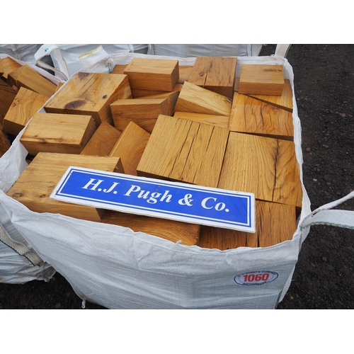 1060 - Bag of oak offcuts