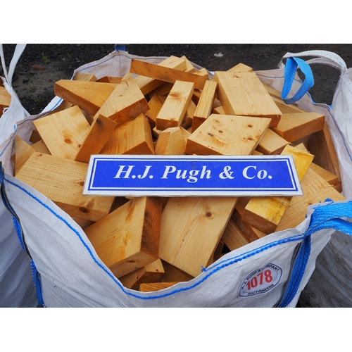 1078 - Bag of softwood offcuts