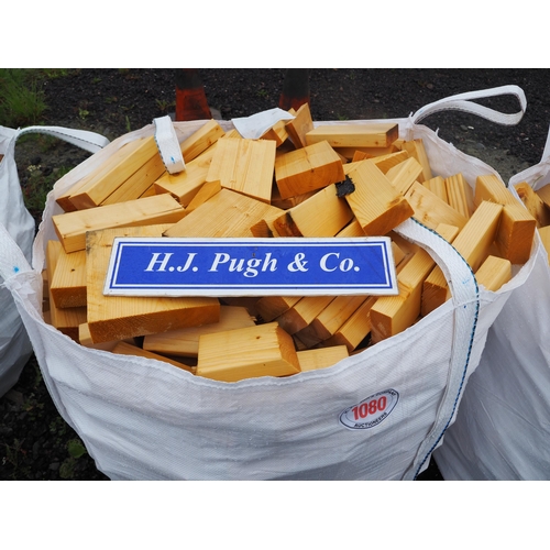 1080 - Bag of softwood offcuts