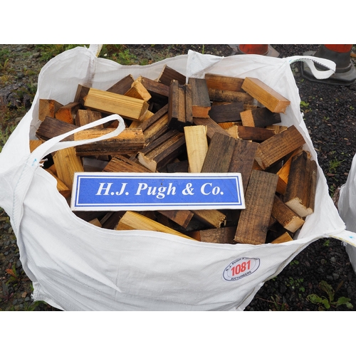 1081 - Bag of softwood offcuts