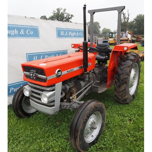 1528 - Massey Ferguson 135 tractor. Starts, runs and drives c/w roll bar. Good tyres. Key in office