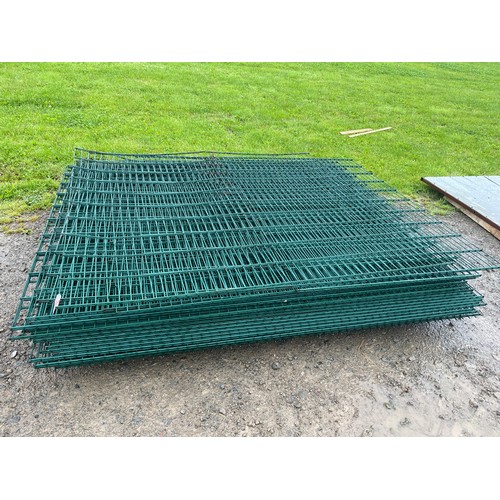 1049 - Security fencing plastic coated wire approx 22