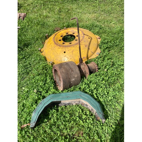 Wheel centre and pulley