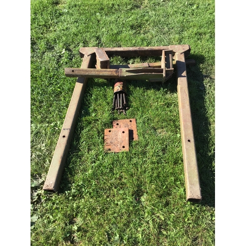 Tractor roll bar
