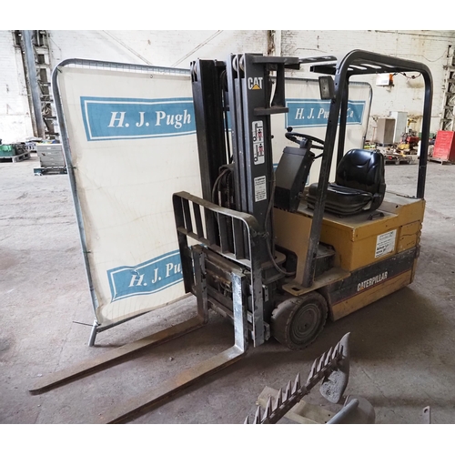 260 - Caterpillar electric forklift. 1998. Model EP18T-48E, type E. SN. 5TM02475. Comes with charger