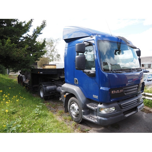 309 - DAF LF 55.220 tractor unit. 2008. C/w low loader step frame trailer. Previously used to transport st... 