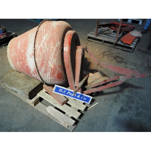 70 - Rear mounted cement mixer