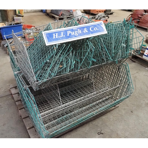 82 - Metal mesh racking