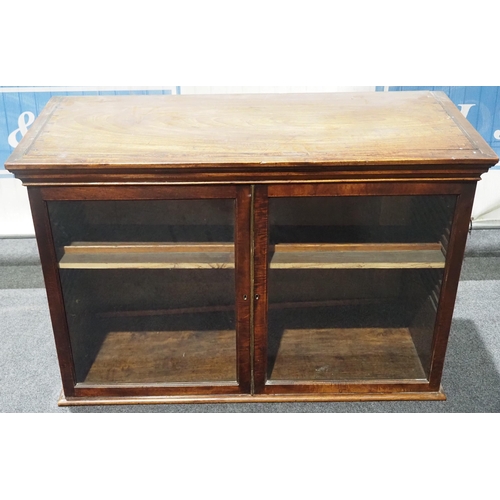 464 - Mahogany display cabinet with adjustable shelf 25