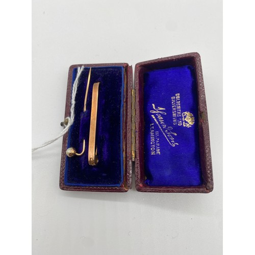 242 - 9ct Gold tie clip and pearl brooch