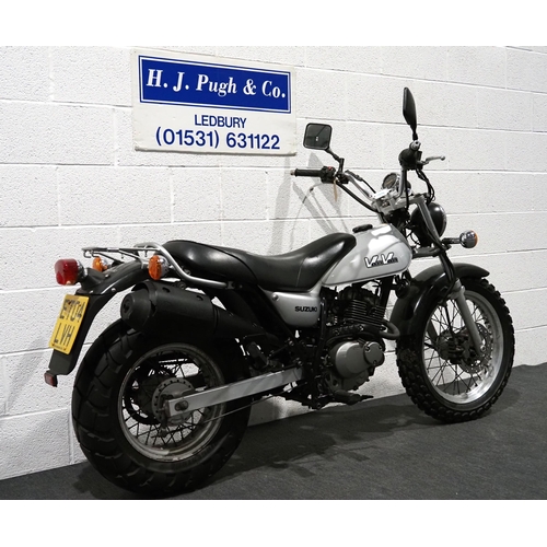 838 - Suzuki Van Van motorcycle. 2004. 124cc
Runs. MOT expired 27/4/23
Reg. ET04 LVH. V5 and keys