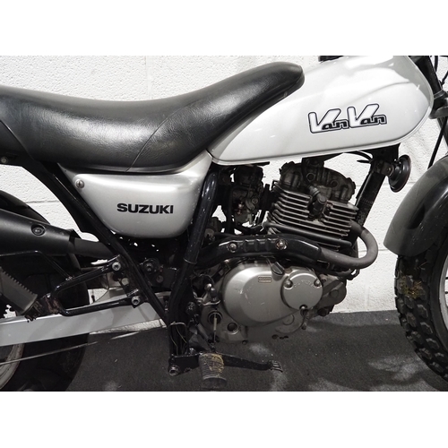 838 - Suzuki Van Van motorcycle. 2004. 124cc
Runs. MOT expired 27/4/23
Reg. ET04 LVH. V5 and keys