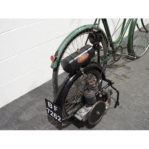 850 - Wall-Auto wheel attached to Raleigh ladies De Luxe bicycle. 119cc. 1914.
Engine No. 43411
C/w Pionee... 