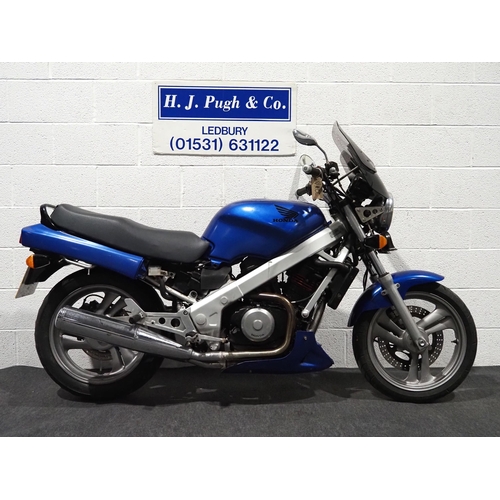 900 - Honda NTV 650 motorcycle project. 1995. 647cc.
Needs a battery.
Reg. M293 TDP. V5 and key
