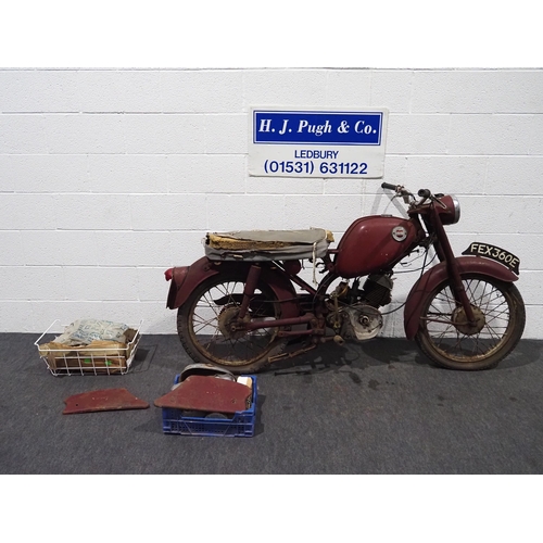 918 - James M15 motorcycle project. 1967. 150cc.
Frame No. HM15-1321
Engine No. VIST 9505
C/w spare parts.... 