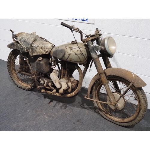 958 - Norton 500 motorcycle. 
Frame no. 47604 H4 
Engine no. 47604 H4 
Barn find, no docs