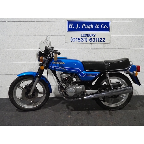 969 - Honda CB125 Twin motorcycle. 1978. 124cc
Frame No. CB125T-2013971
Engine No. CB125TE-2013994.
Runnin... 
