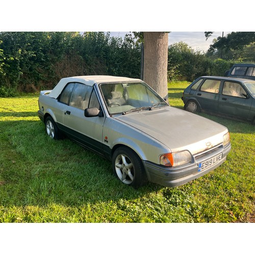 285 - Ford Escort XR3i. 1988. Very solid, unmodified early model. Rare spec with both electric windows and... 