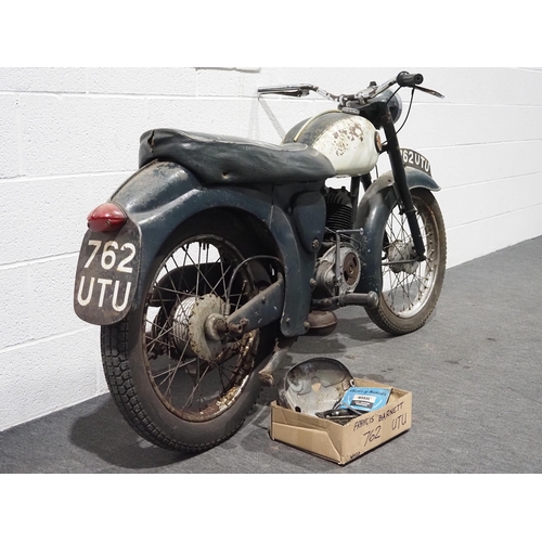 1006 - Francis Barnett Plover motorcycle project. 150cc
First registered in 1962.
C/w box of parts for bike... 