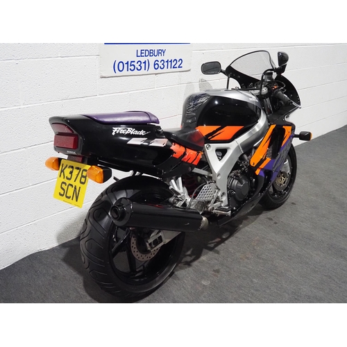 992 - Honda SC28 Fireblade motorcycle. 1993. 893cc
Runs and rides well, last running on August 2023.
This ... 