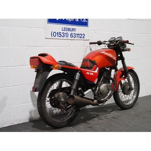 1033 - Suzuki GS 125 motorcycle project. 1982/3.
No docs. Key for petrol cap