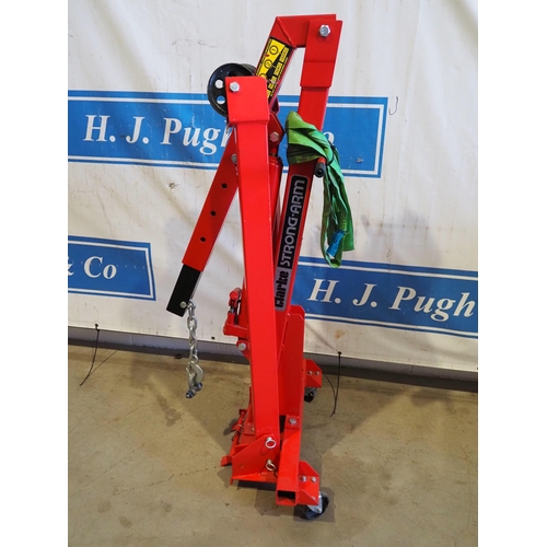 1090 - Clarke 1 tonne engine hoist