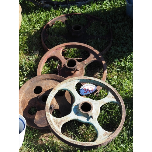 343 - Cast pulley wheels